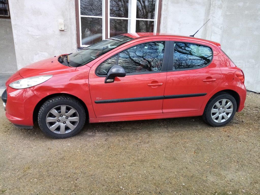 Osobní automobil PEUGEOT 207, movité věci